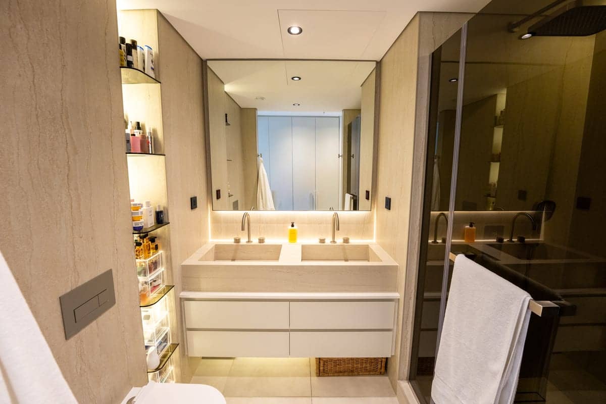 Bathroom double vanity travertine — renovation in Dubai by Turnkey Renovations